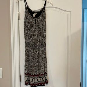 Printed mini dress with spaghetti strips and small keyhole in front.